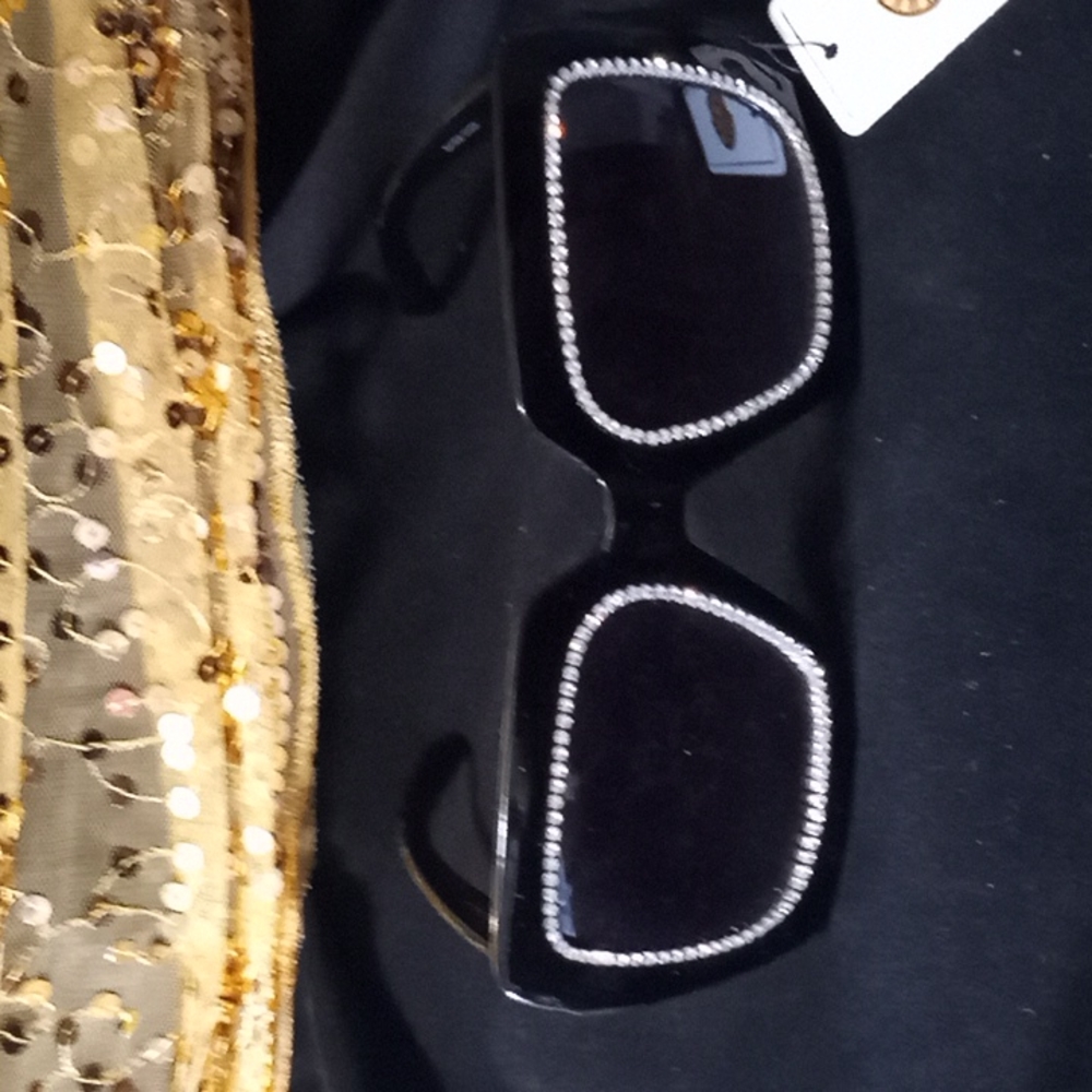 S A L E / SUNGLASSES. Black Oversized (#1508) - Picture 1 of 5